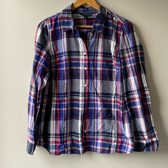 Tommy Hilfiger lightweight plaid button down - Picture 1 of 5